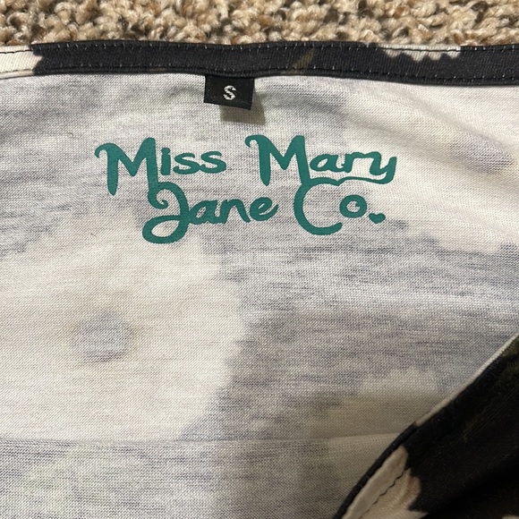 MMJCO Daisy Weed Leaf Print Crop Top - Picture 3 of 4